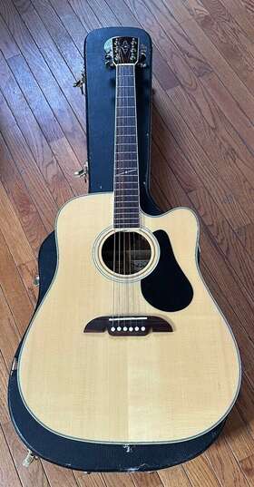 Ad-70sc Alvarez - Natural Acoustic Electric Guitar This Is A Beautiful Piece