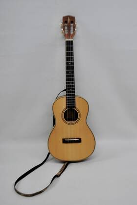 Alvarez Au70wb Artist Baritone Ukulele Solid Spruce Top Soft Gig Bag Strap