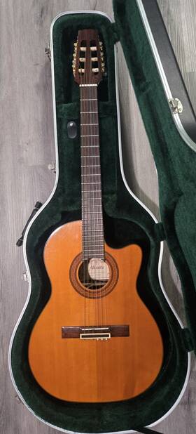 Alvarez Rc20c Alverez Classical Acoustic-electric Guitar With Hardshell Case