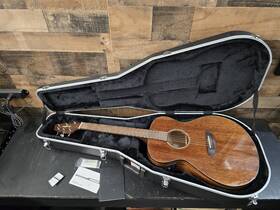 Cc220803813 Breedlove Pursuit Concert Mh Mahogany Acoustic Electric Guitar With Hsc