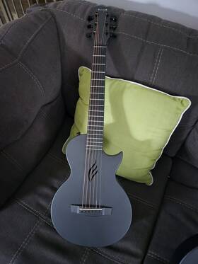 Enya 085353650300 Nova Go Mini Carbon Fiber Acoustic Guitar 1/4 Scale 32 Inch With Softcase - Black
