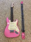F0101 Squier Mini Stratocaster Pink