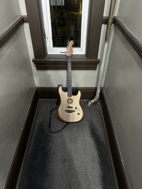 Fender 197881207441 American Acoustasonic Stratocaster Guitar Natural Mint And Gig Bag Strap