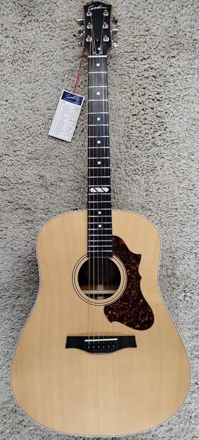 051649 Godin Metropolis Acoustic Electric Solid Top Guitar With Deluxe Gig Bag