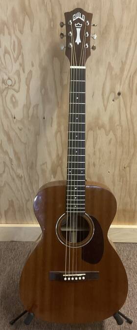 M120-enat Guild M120- Dreadnought Acoustic-electric Guitar W Case