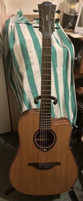 Thv10 Lag Hyvibe Guitar. Nice Sound Might Need Battery No Charger. Gator Case