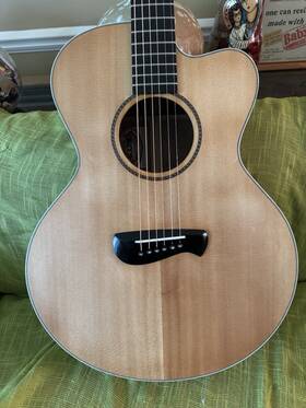 Em19c Tacoma All Solid Acoustic/elctric Guitar