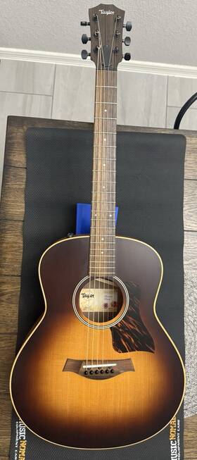 Ad11esb Taylor Ad11e American Dream Acoustic Electric Guitar Tobacco Burst With Softcase