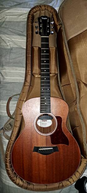 Taylor Mini-e-m-22 Gs Mini-e Mahogany Acoustic-electric Guitar Hardly Played Great Case