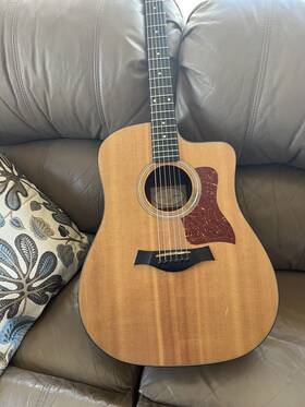 Taylor110ce Taylor Dreadnaught Acoustic Electric Guitar