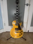 Gibson Les Paul Classic Custom 2012 - Goldtop. Fixed Price $3150.00.
