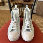 Converse Kids Chuck Taylor All Star Move High Top Sneakers Big - Size 6.5 Us. Fixed Price $35.00.